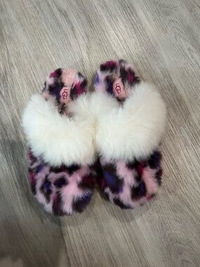 Girls UGG Pink & Purple Leopard Print Shearling Slide Slippers Fur. Size 3 Kids